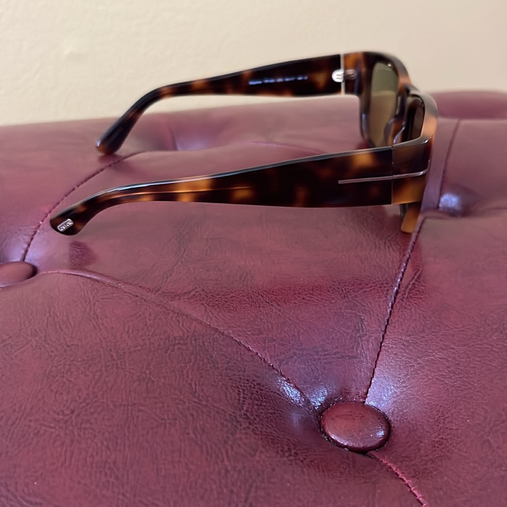 New Tom Ford Sunglasses with Case and Cloth. - Picture 9 of 11